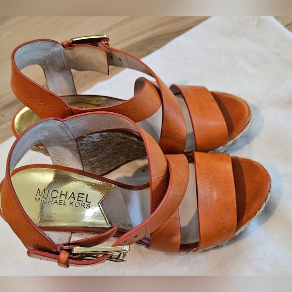 Michael Kors Giovanna Wedges Leather Sandals size 5.5 medium. Like new. - Picture 9 of 9
